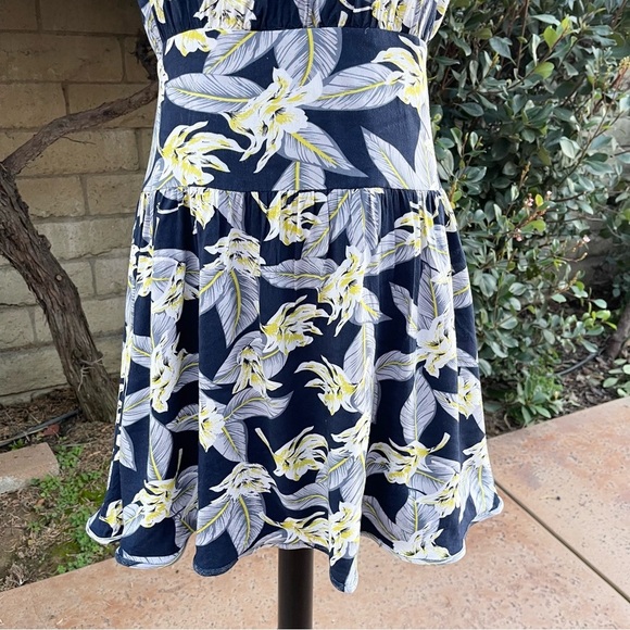 ESLEY ~ Breezy Floral Print Dress ~ Drop Waist w/Flouncy Skirt ~ Size Mefium - Picture 3 of 5